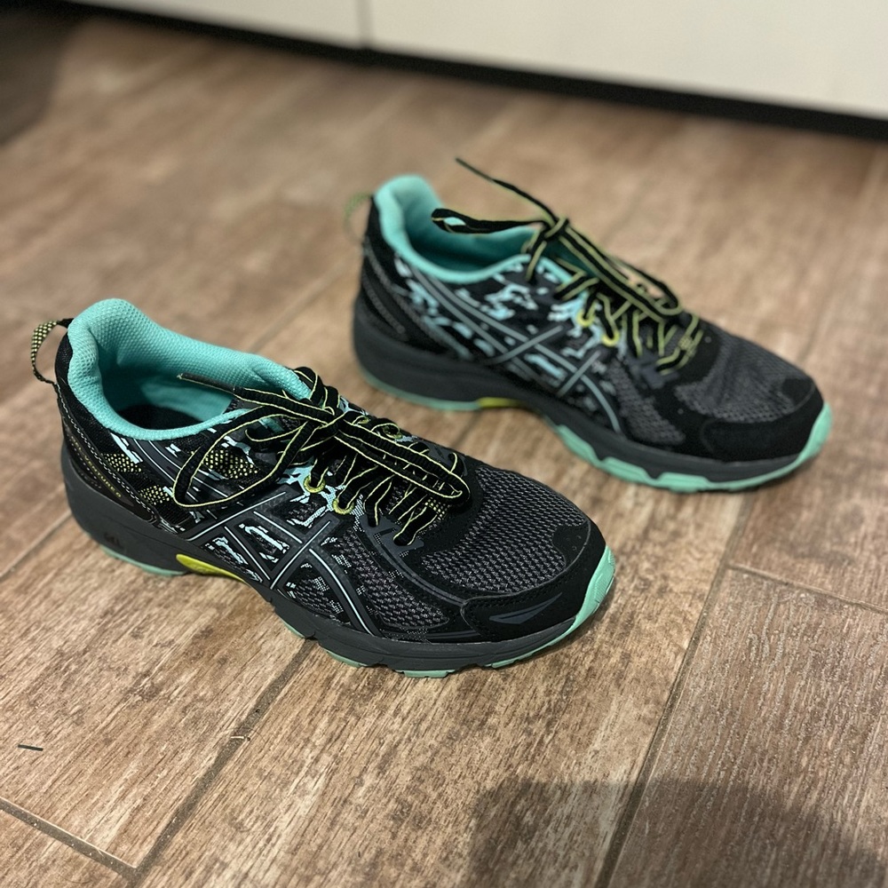 ASICS Gel-Venture 6 running shoes in size 7.5